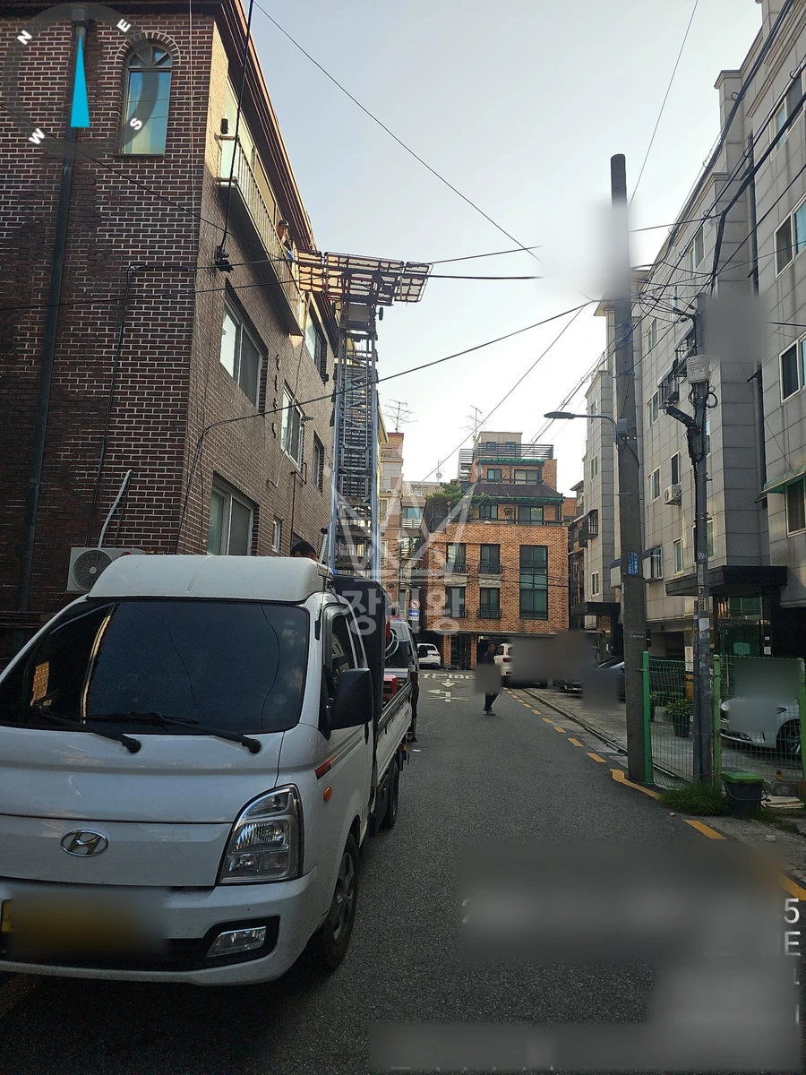 서울 송파구 송파동 1톤 사다리차 폐기물내림/자재양중 작업사진 2