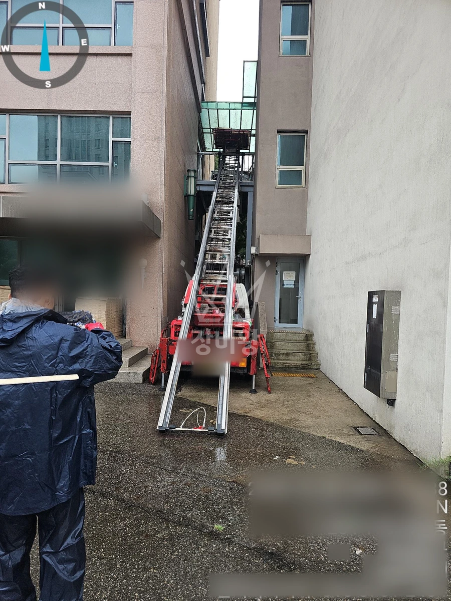서울 동대문구 이문동 1톤 사다리차 폐기물,목자재,바닥자재 작업사진 3