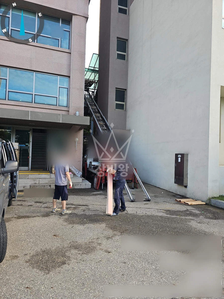 서울 동대문구 이문동 1톤 사다리차 폐기물,목자재,바닥자재 작업사진 1