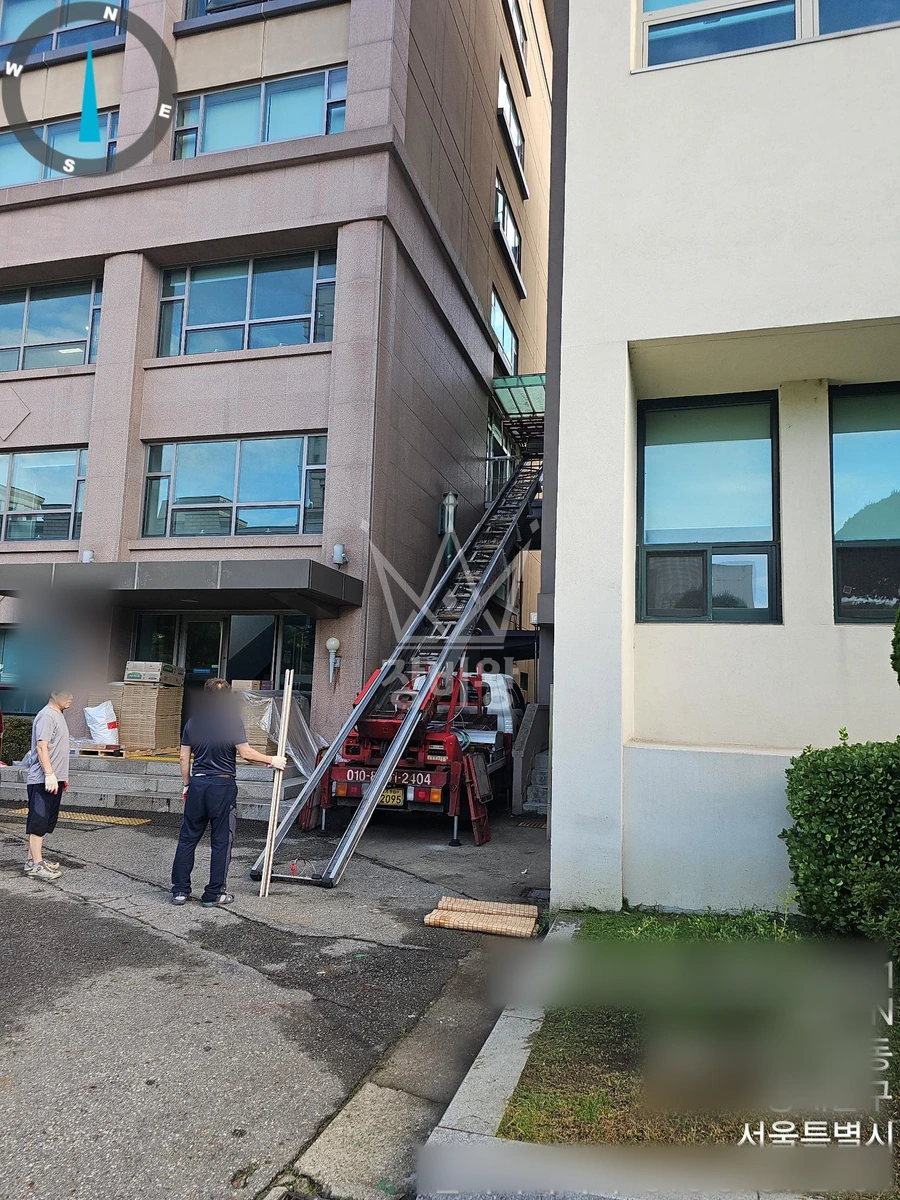서울 동대문구 이문동 1톤 사다리차 폐기물,목자재,바닥자재 작업사진 2