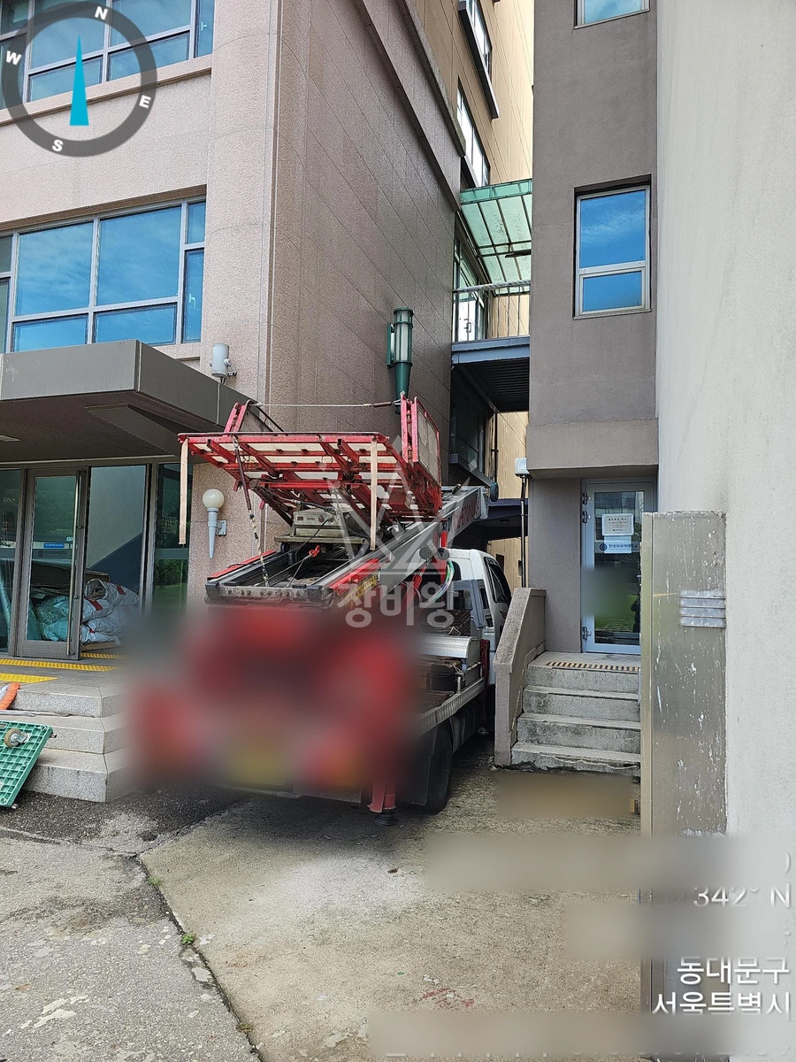 서울 동대문구 이문동 1톤 사다리차 폐기물,목자재,바닥자재 작업완료사진 1