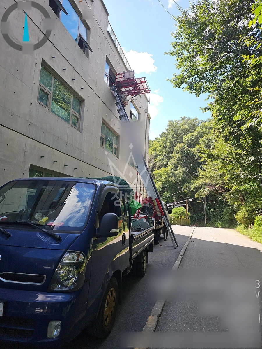 경기 남양주시 호평동 1톤 사다리차 장비 올림 작업사진 3