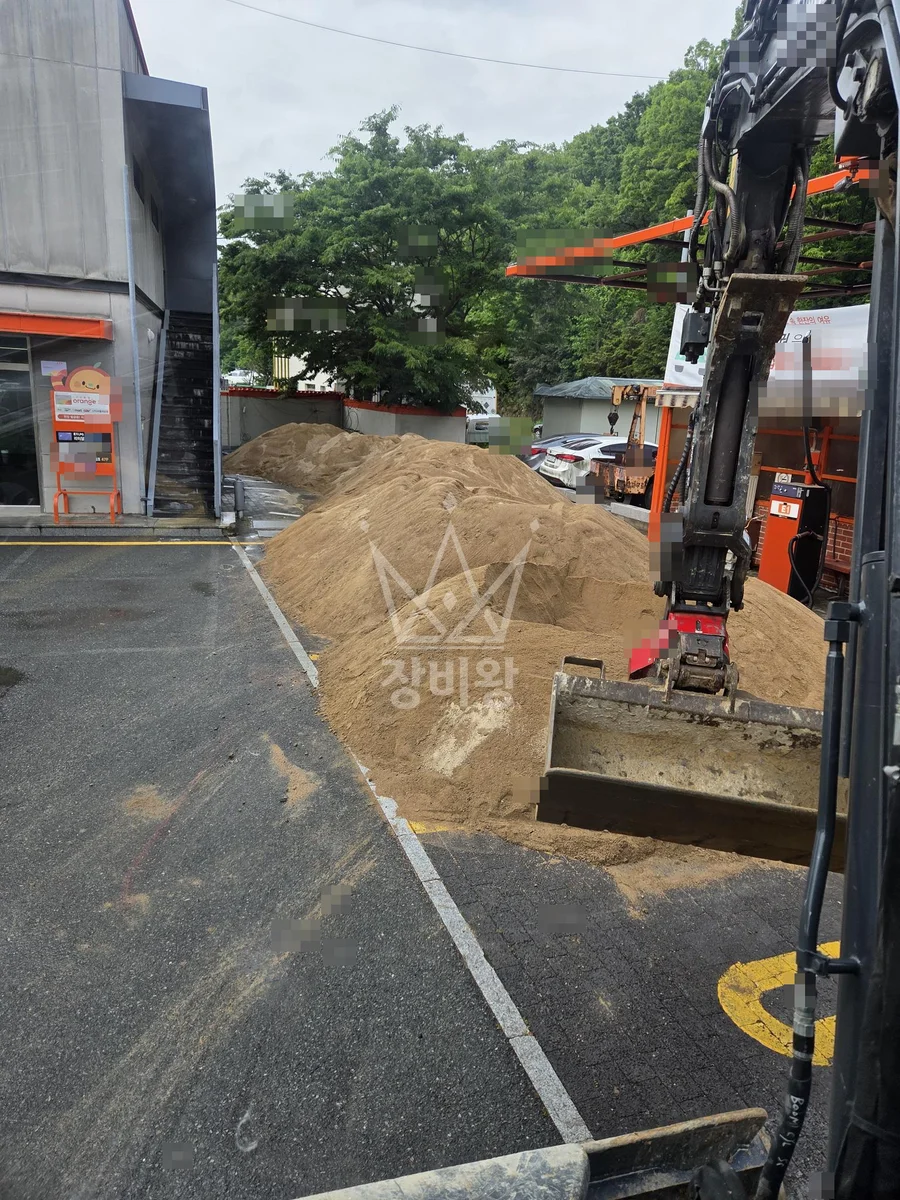 울산 남구 두왕동 포크레인(굴착기) 모레 운반 작업사진 1