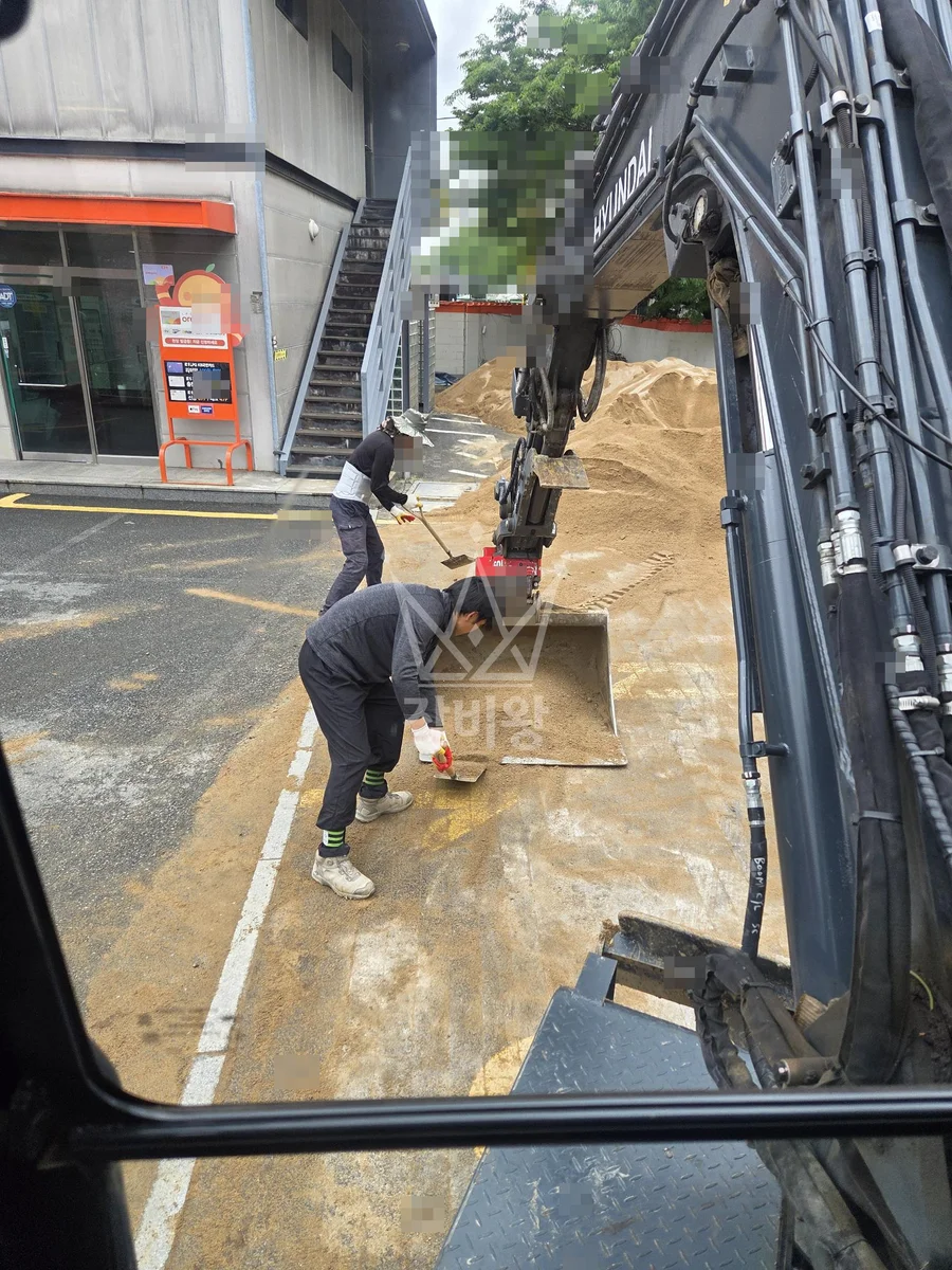 울산 남구 두왕동 포크레인(굴착기) 모레 운반 작업사진 3