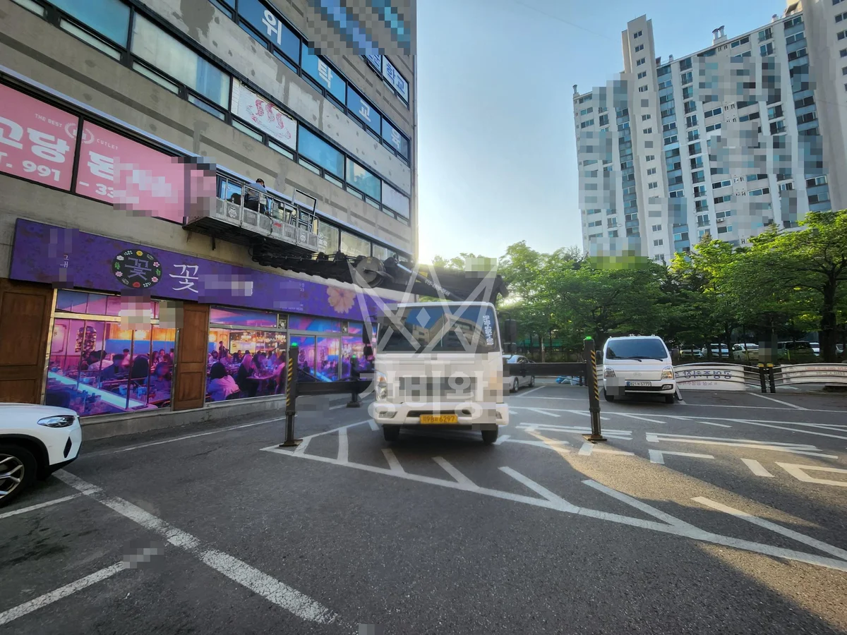 경기 김포시 사우동 3.5톤 스카이차 유리교체 작업사진 1