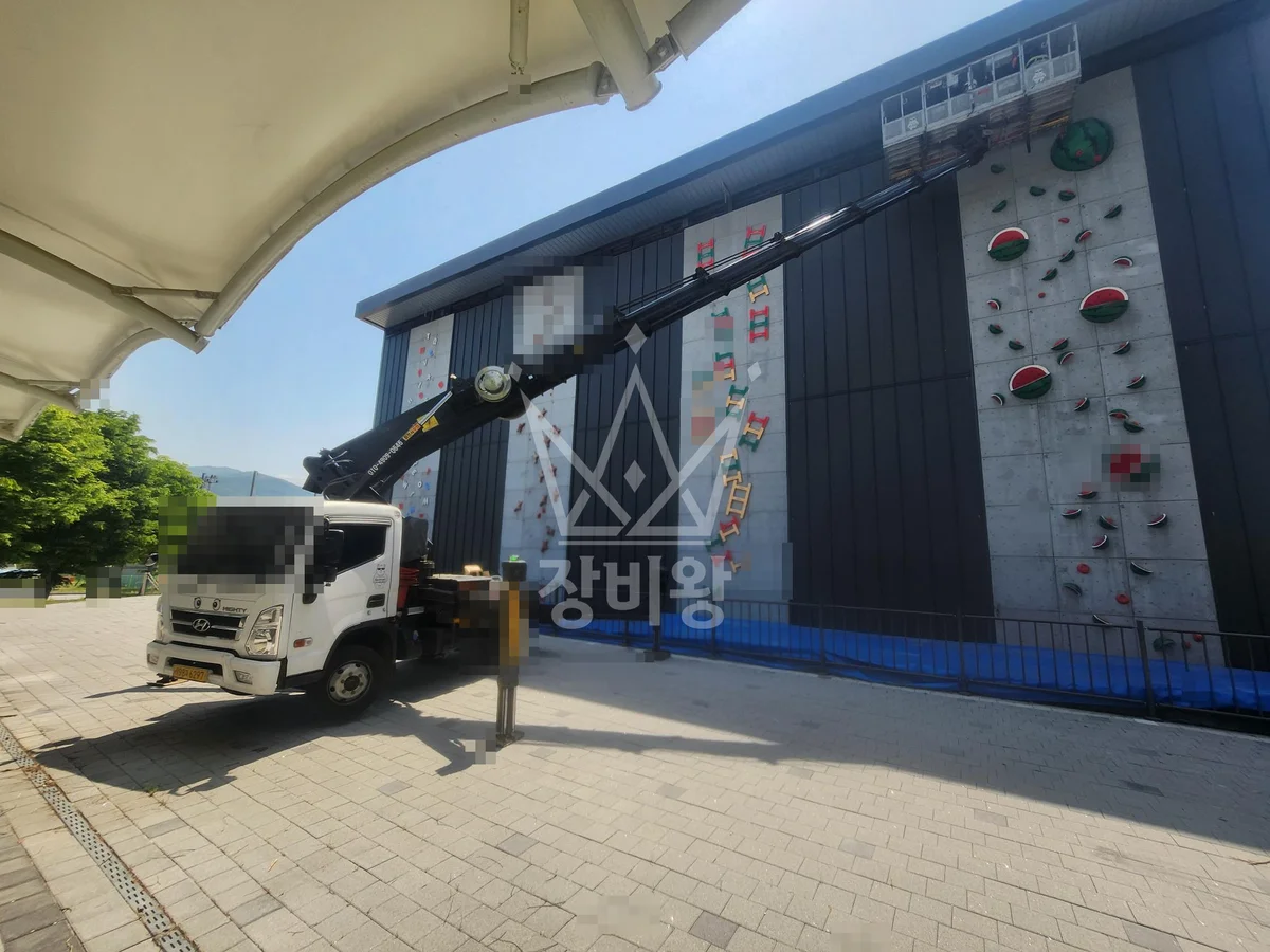 강원특별자치도 철원군 갈말읍 3.5톤 스카이차 외벽점검 작업사진 1