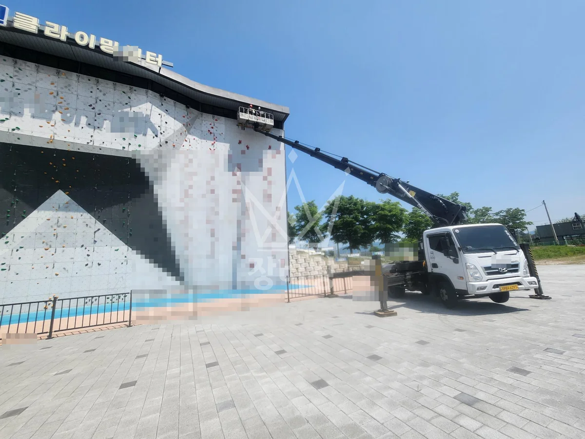 강원특별자치도 철원군 갈말읍 3.5톤 스카이차 외벽점검 작업사진 2