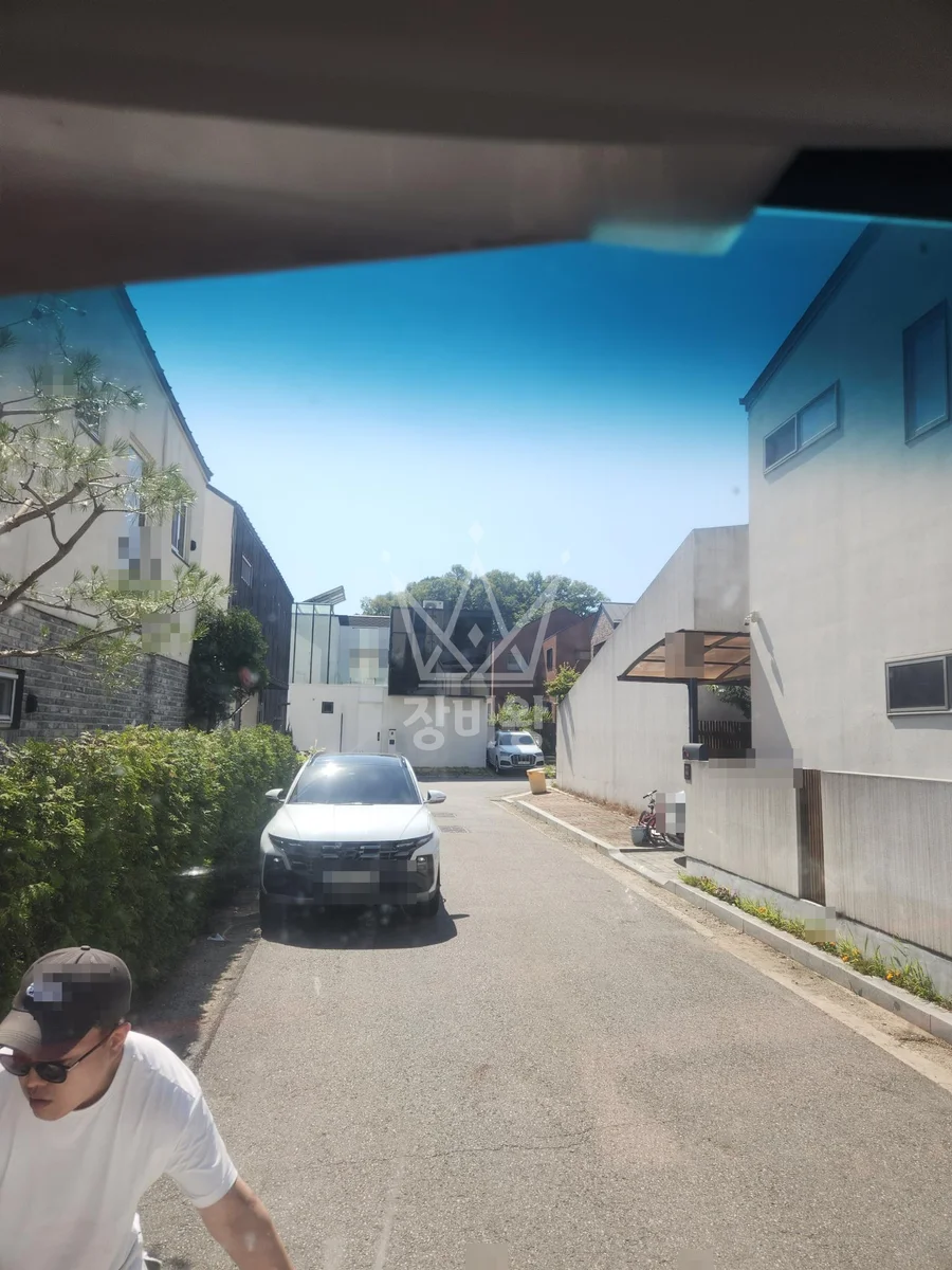 경기 용인시 기흥구 3.5톤 스카이차 외벽작업, 샤시시공 ,자재 양중 , 폐기물 내림 등 작업완료사진 1