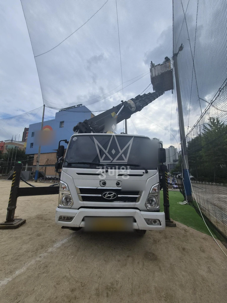 서울 송파구 송파동 3.5톤 스카이차 야구장 망 수리 작업사진 3
