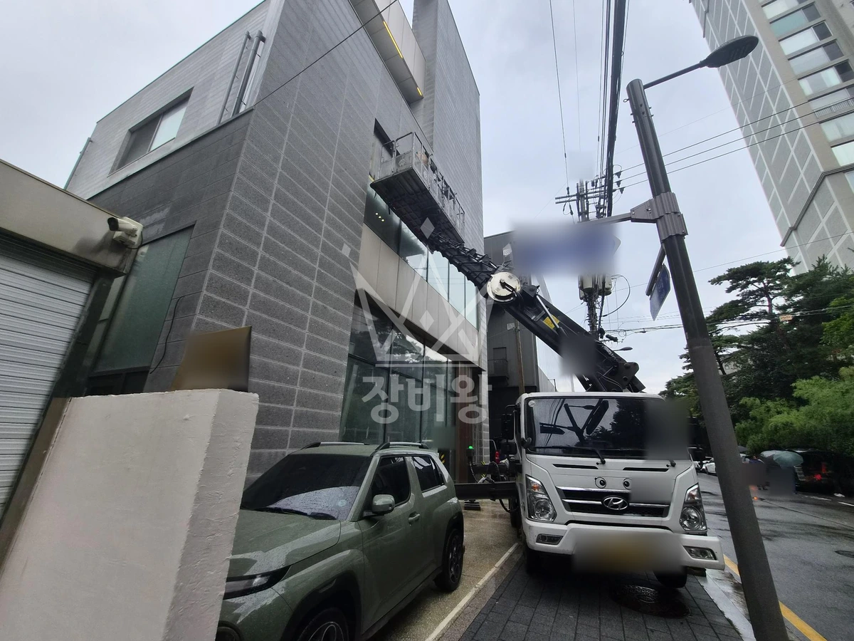 서울 강남구 신사동 3.5톤 스카이차 외벽청소 작업사진 2