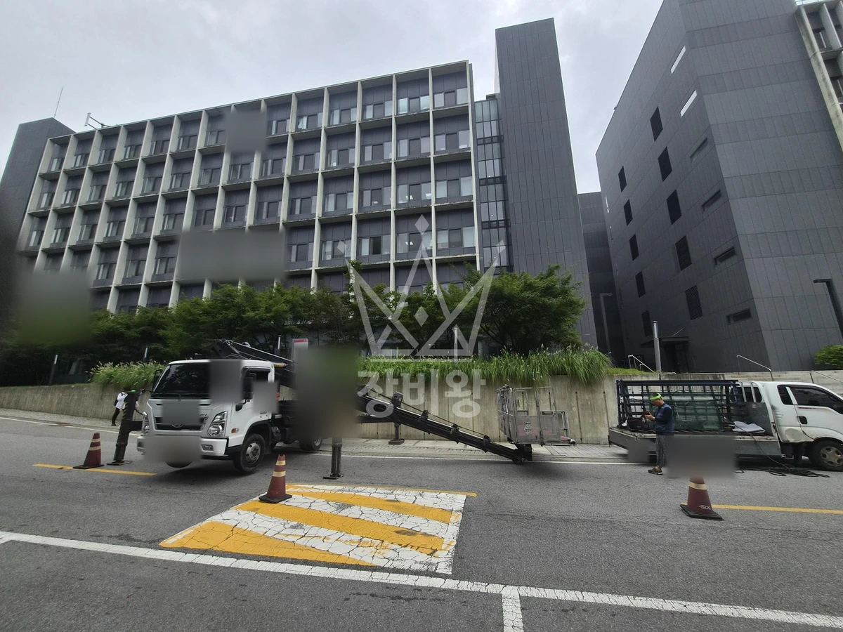 서울 성북구 하월곡동 3.5톤 스카이차 유리교체 작업사진 2