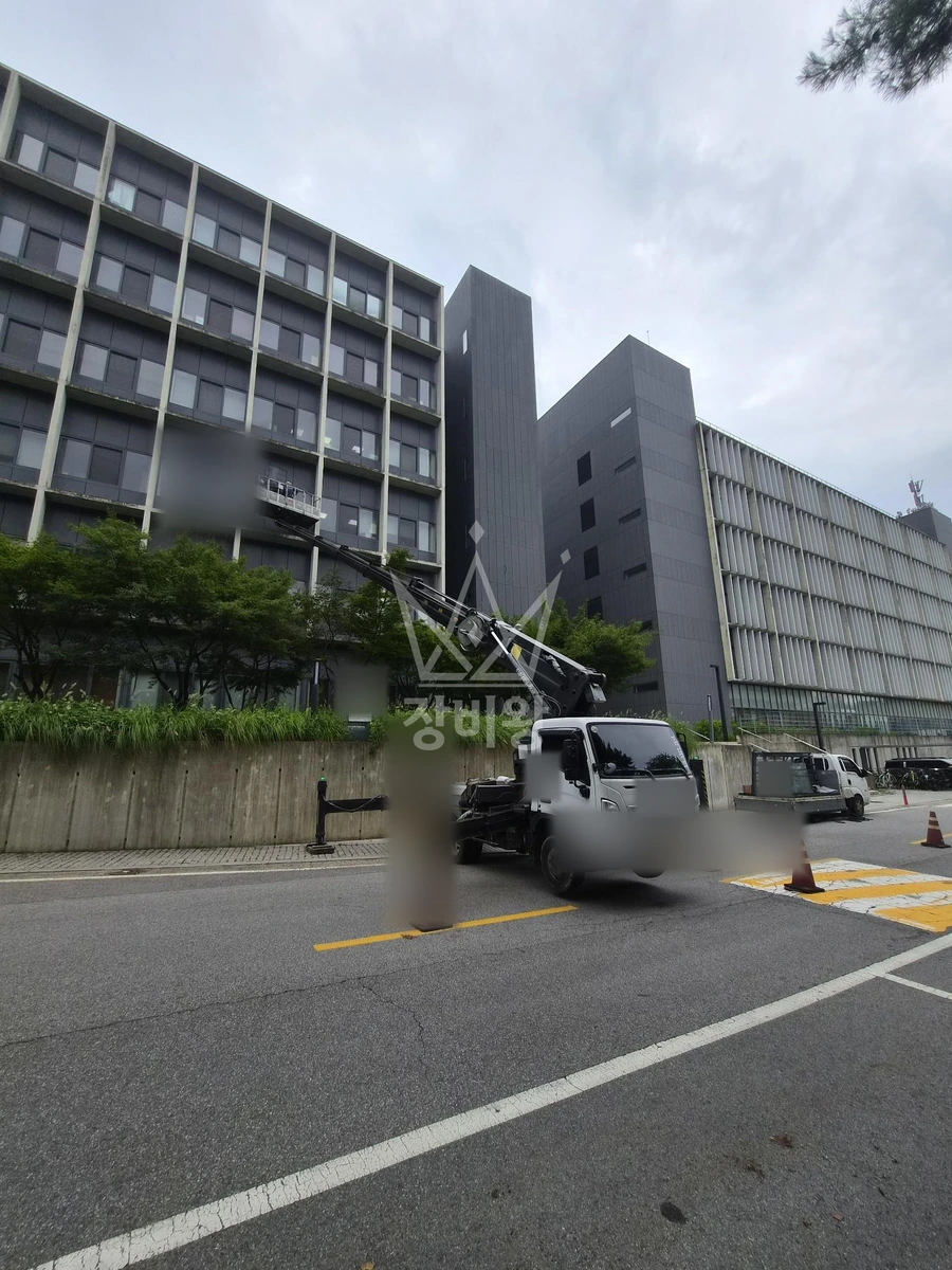 서울 성북구 하월곡동 3.5톤 스카이차 유리교체 작업사진 3