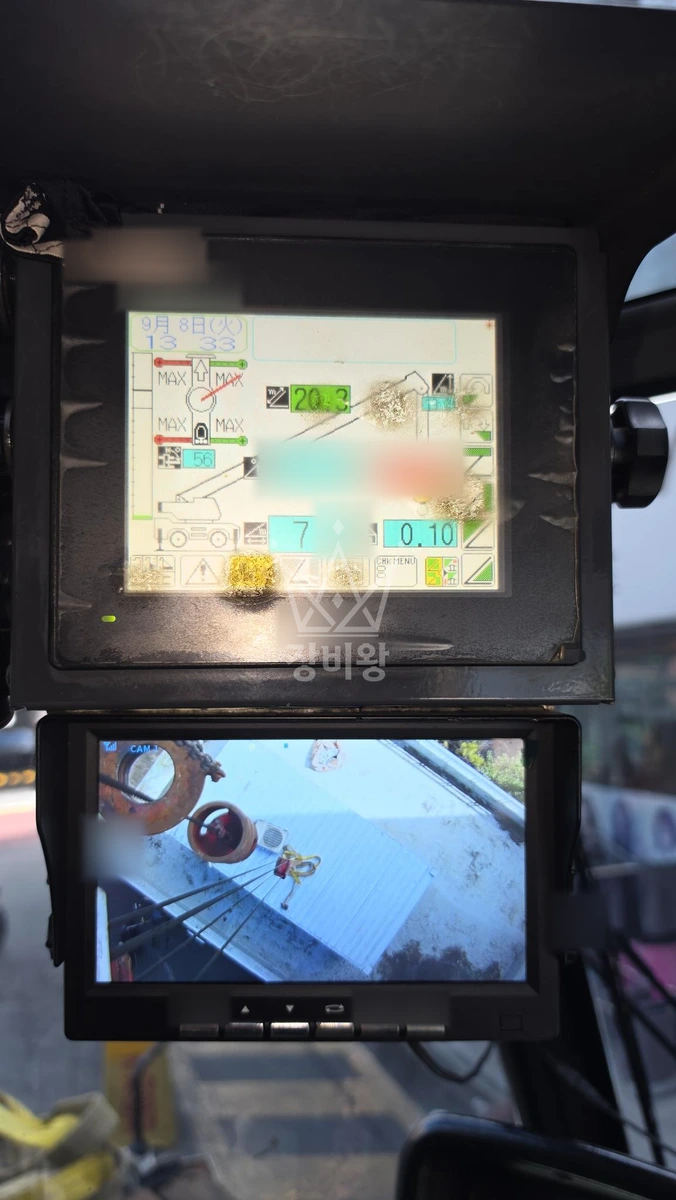 서울 금천구 독산동 13톤 크레인 (2층건물)옥상에있는 3x6컨테이너 화물차에상차 작업사진 2