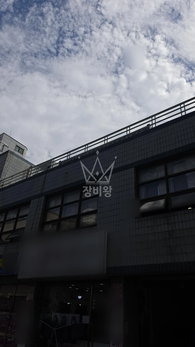 서울 금천구 독산동 13톤 크레인 (2층건물)옥상에있는 3x6컨테이너 화물차에상차 작업사진 3