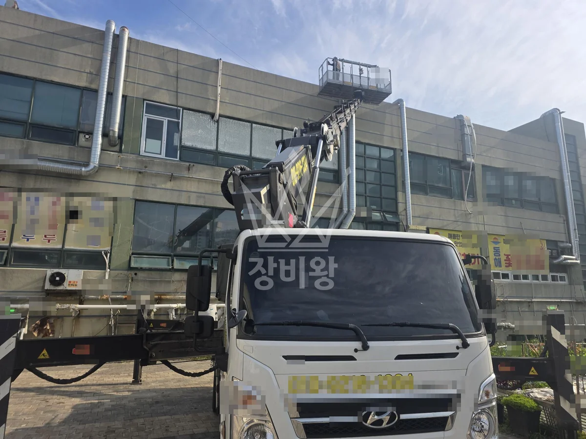 경기 화성시 효행구 3.5톤 스카이차 덕트/간판철거 작업사진 2