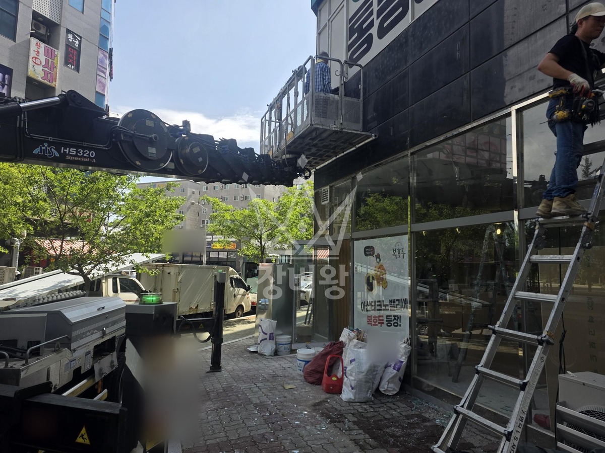 충남 아산시 둔포면 3.5톤 스카이차 간판설치 작업사진 1