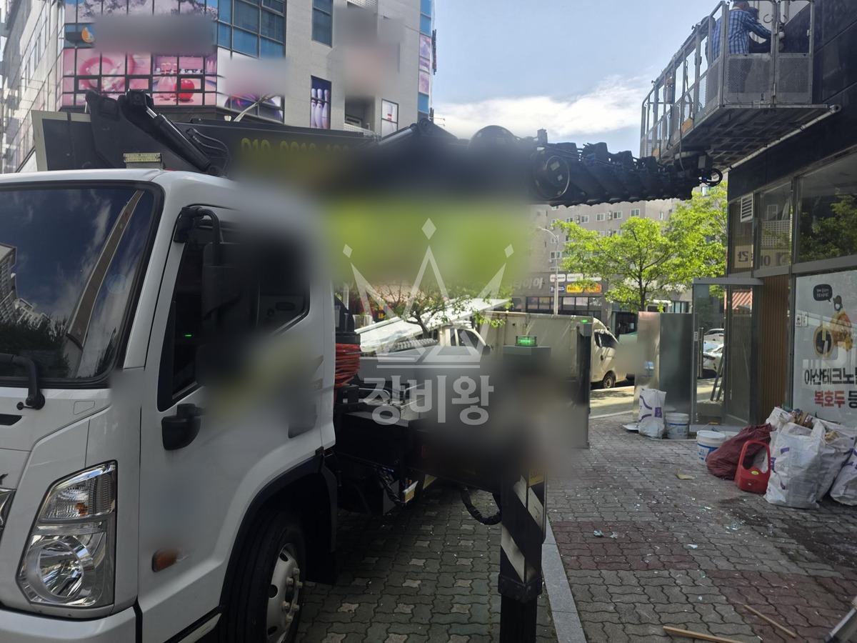 충남 아산시 둔포면 3.5톤 스카이차 간판설치 작업사진 2