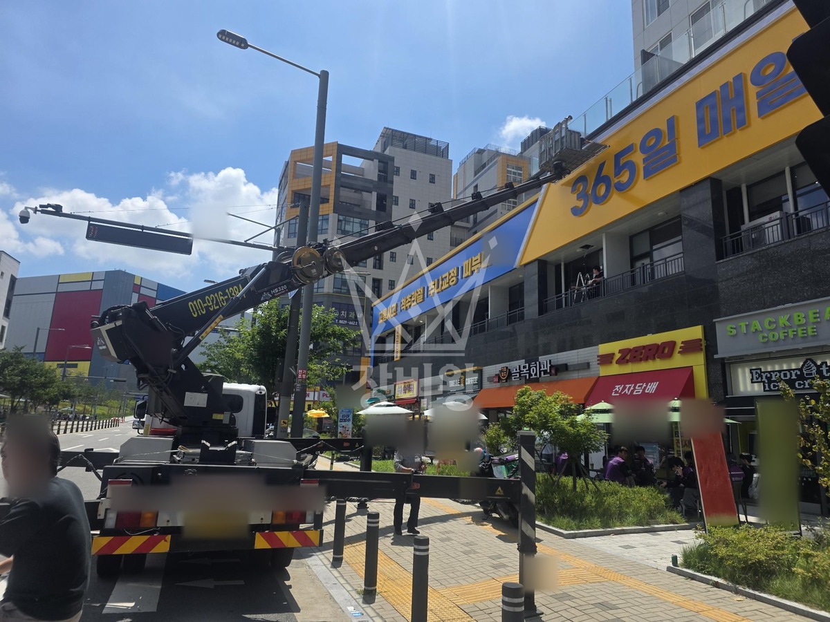 경기 평택시 고덕동 3.5톤 스카이차 간판전기작업 작업사진 2