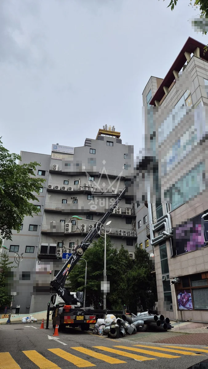 경기 부천시 소사구 3.5톤 스카이차 시트지 연통 작업 작업사진 3