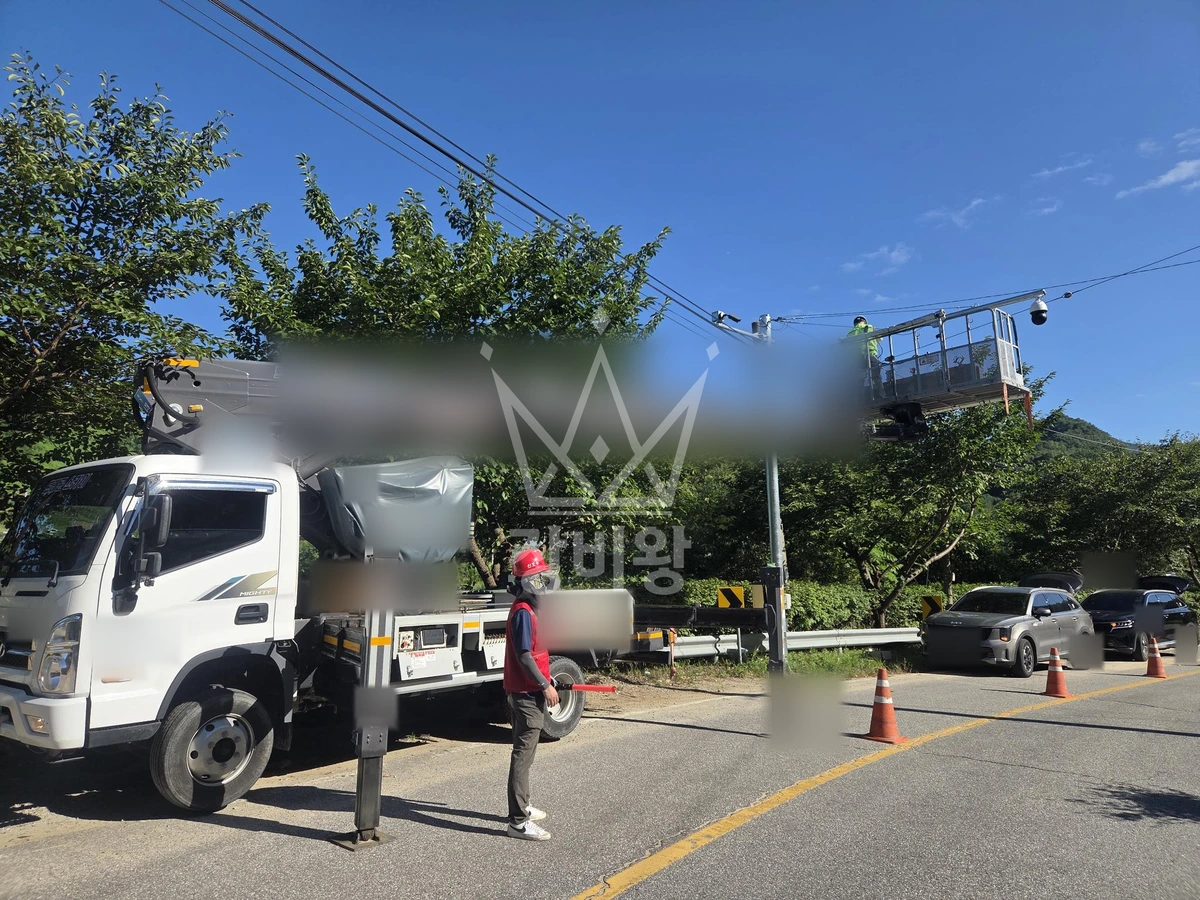 충북 충주시 엄정면 3.5톤 스카이차 전광판설치 작업사진 3