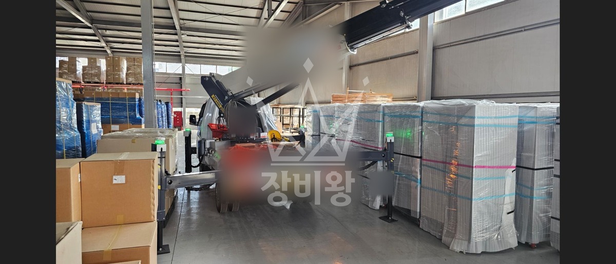 경남 창원시 마산회원구 1톤 스카이차 창고 내부 CCTV 철거 작업사진 3