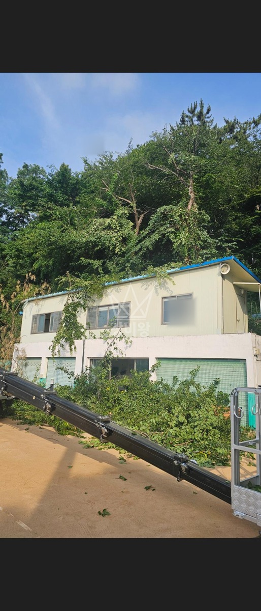 경남 창원시 마산합포구 추산동 1톤 스카이차 나무전지 작업사진 1