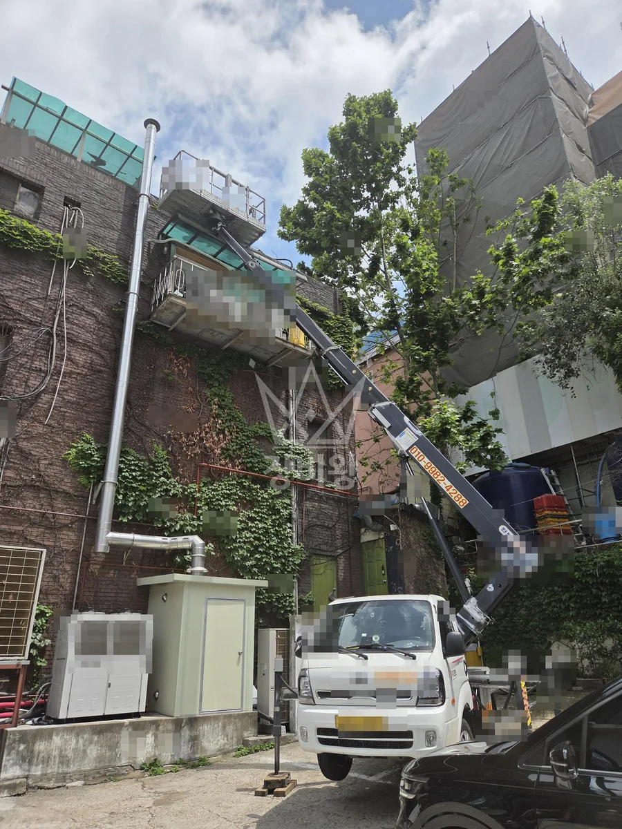 서울 강남구 논현동 1톤 스카이차 실리콘 코킹 / 간단한 전지 작업사진 1