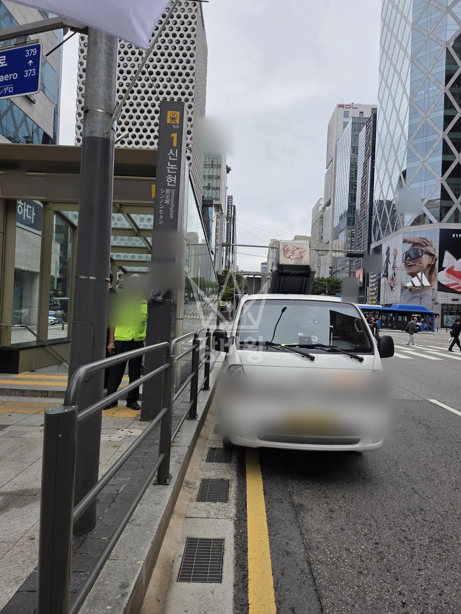 서울 강남구 논현동 1톤 스카이차 출입구 공사 작업사진 3