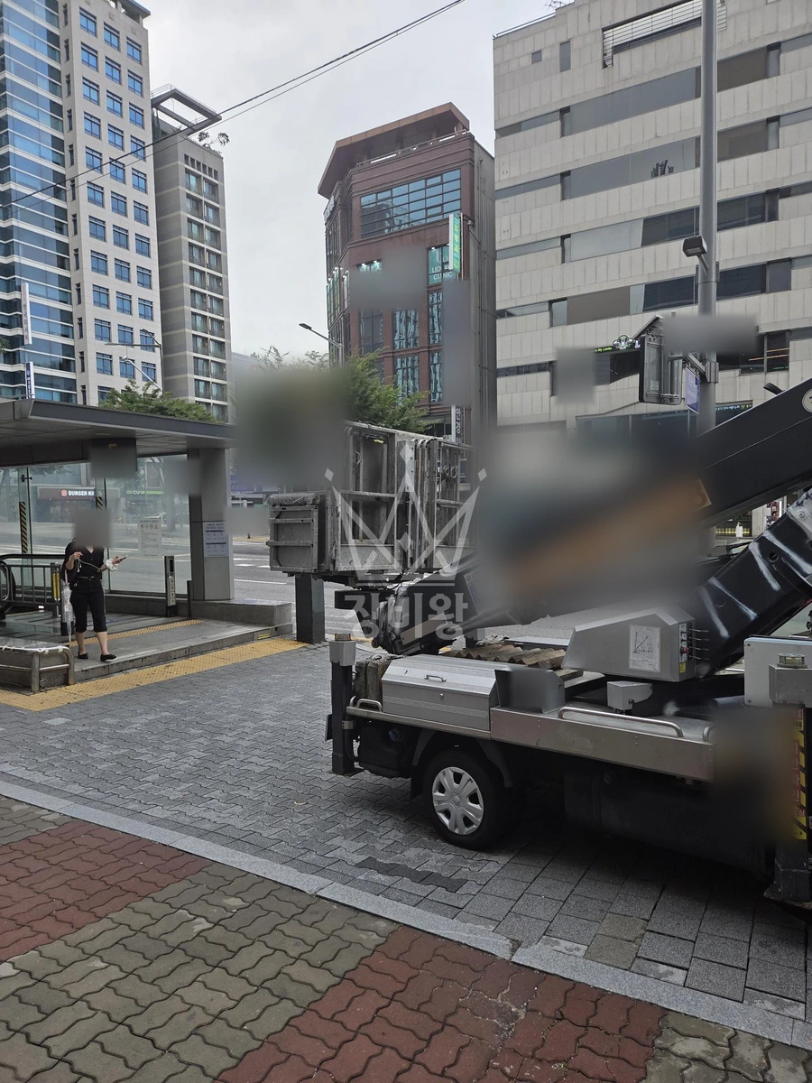 서울 강남구 논현동 1톤 스카이차 출입구 공사 작업완료사진 1