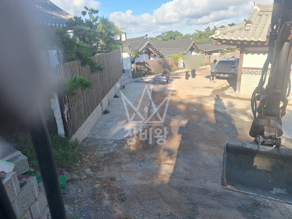 충남 태안군 소원면 포크레인(굴착기) 배관공사마무리-나라시/버림공구리타설 작업완료사진 1