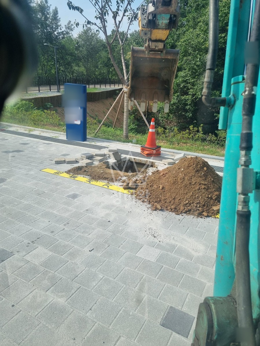 경북 안동시 상아동 포크레인(굴착기) 파고라 설치 작업완료사진 1
