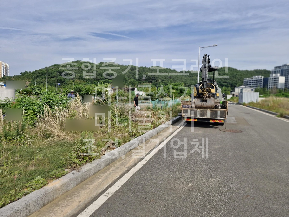 전남 광양시 마동 포크레인(굴착기) 컨테이너 자리 바닥정리 작업사진 1