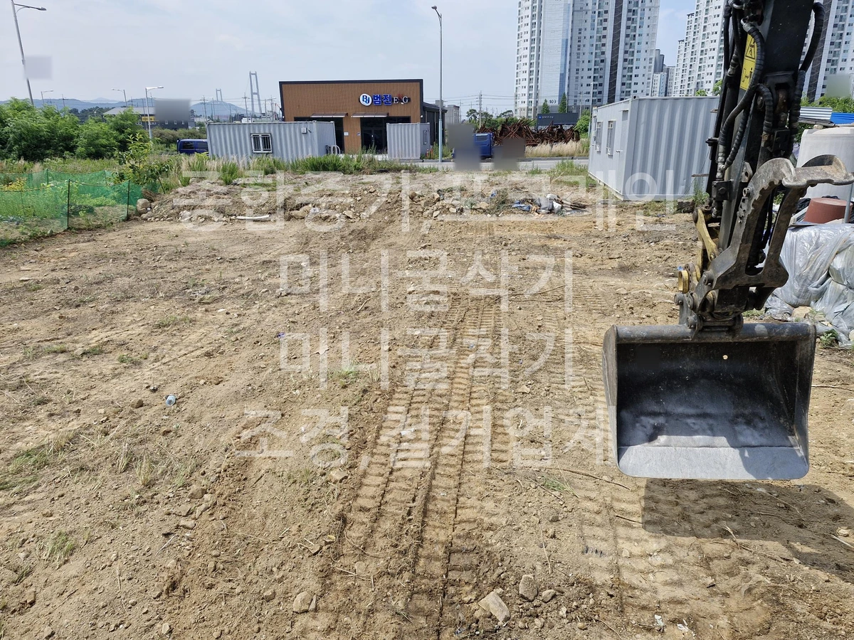 전남 광양시 마동 포크레인(굴착기) 컨테이너 자리 바닥정리 작업사진 2