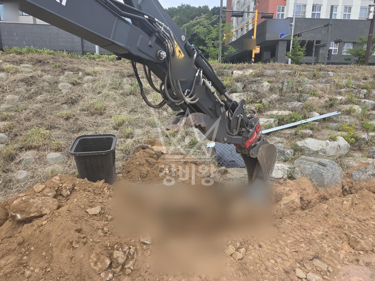 경기 시흥시 장현동 포크레인(굴착기) ELP바닥배관작업 / 토사굴착 작업사진 2