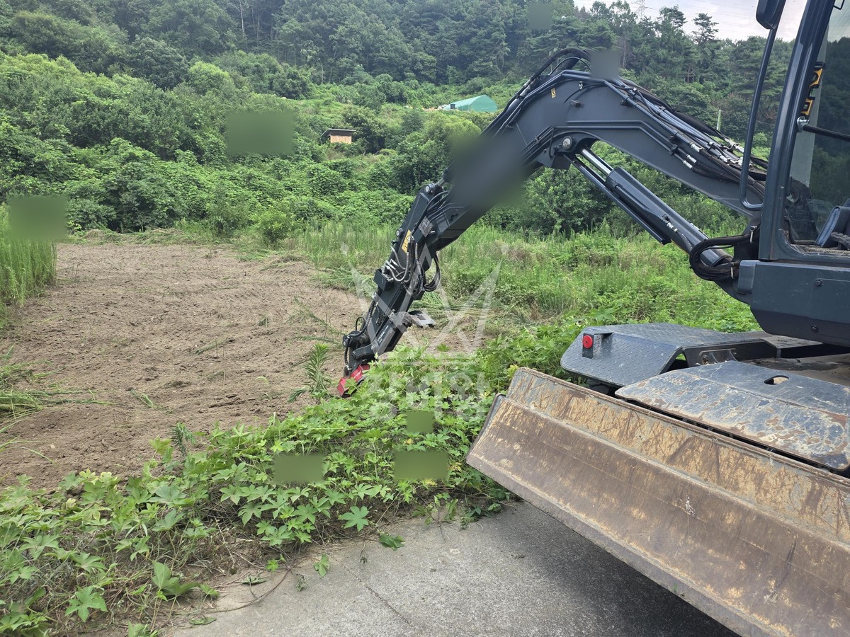 충북 청주시 서원구 현도면 포크레인(굴착기) 풀제거 작업사진 3