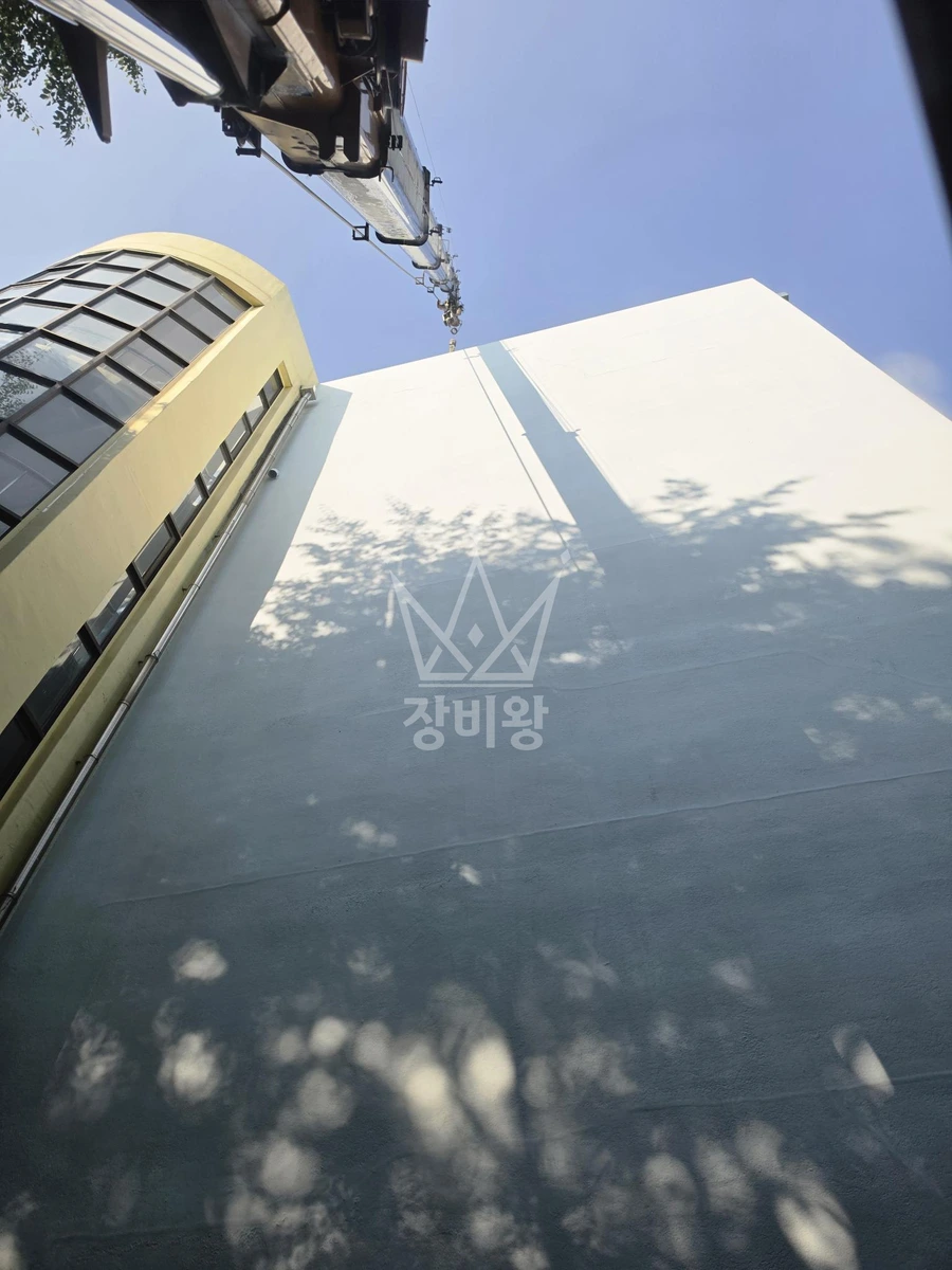 경기 안양시 동안구 호계동 13톤 크레인 800kg-궤도장비-5층으로 양중 작업사진 1