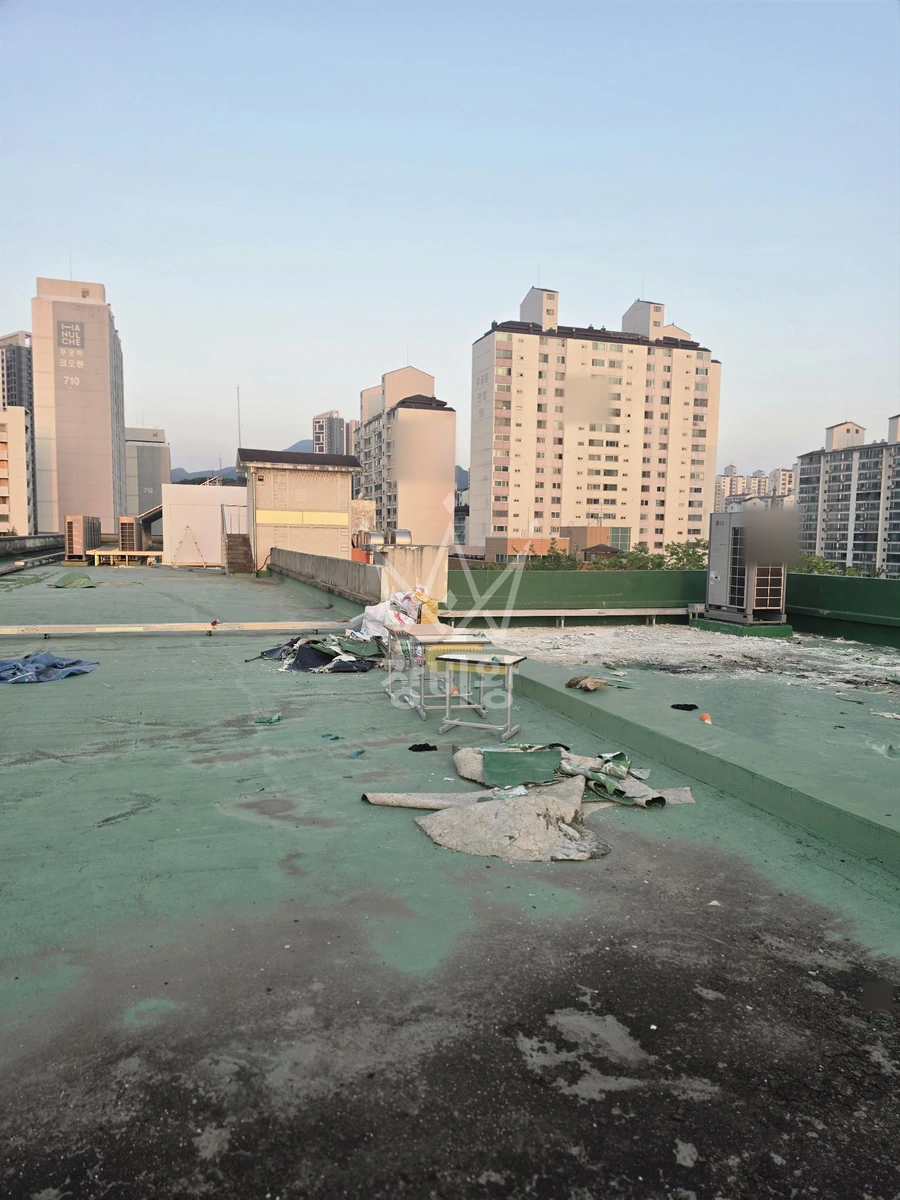 경기 안양시 동안구 호계동 13톤 크레인 800kg-궤도장비-5층으로 양중 작업사진 3