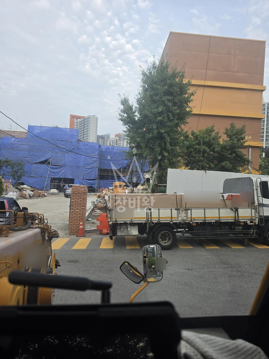 경기 용인시 기흥구 마북동 13톤 크레인 2층지붕으로 파이프2묶음정도 작업사진 1