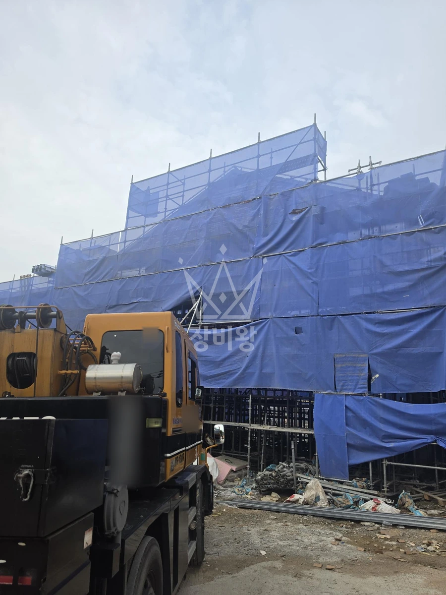 경기 용인시 기흥구 마북동 13톤 크레인 2층지붕으로 파이프2묶음정도 작업완료사진 1