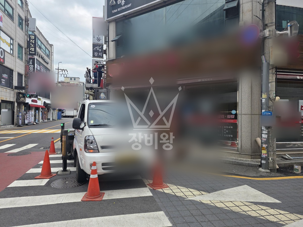 경기 수원시 장안구 1톤 스카이차 1층간판작업 작업사진 1