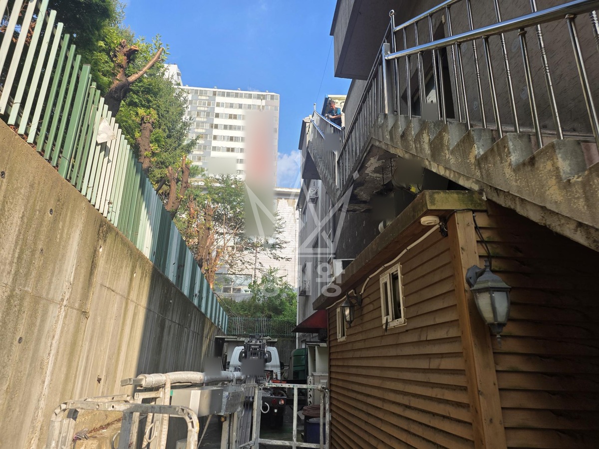 경기 화성시 만세구 팔탄면 1톤 스카이차 발수제 작업 / 자재양중 작업사진 2