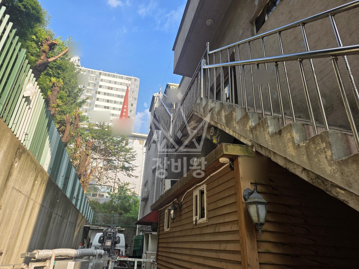 경기 화성시 만세구 팔탄면 1톤 스카이차 발수제 작업 / 자재양중 작업사진 3