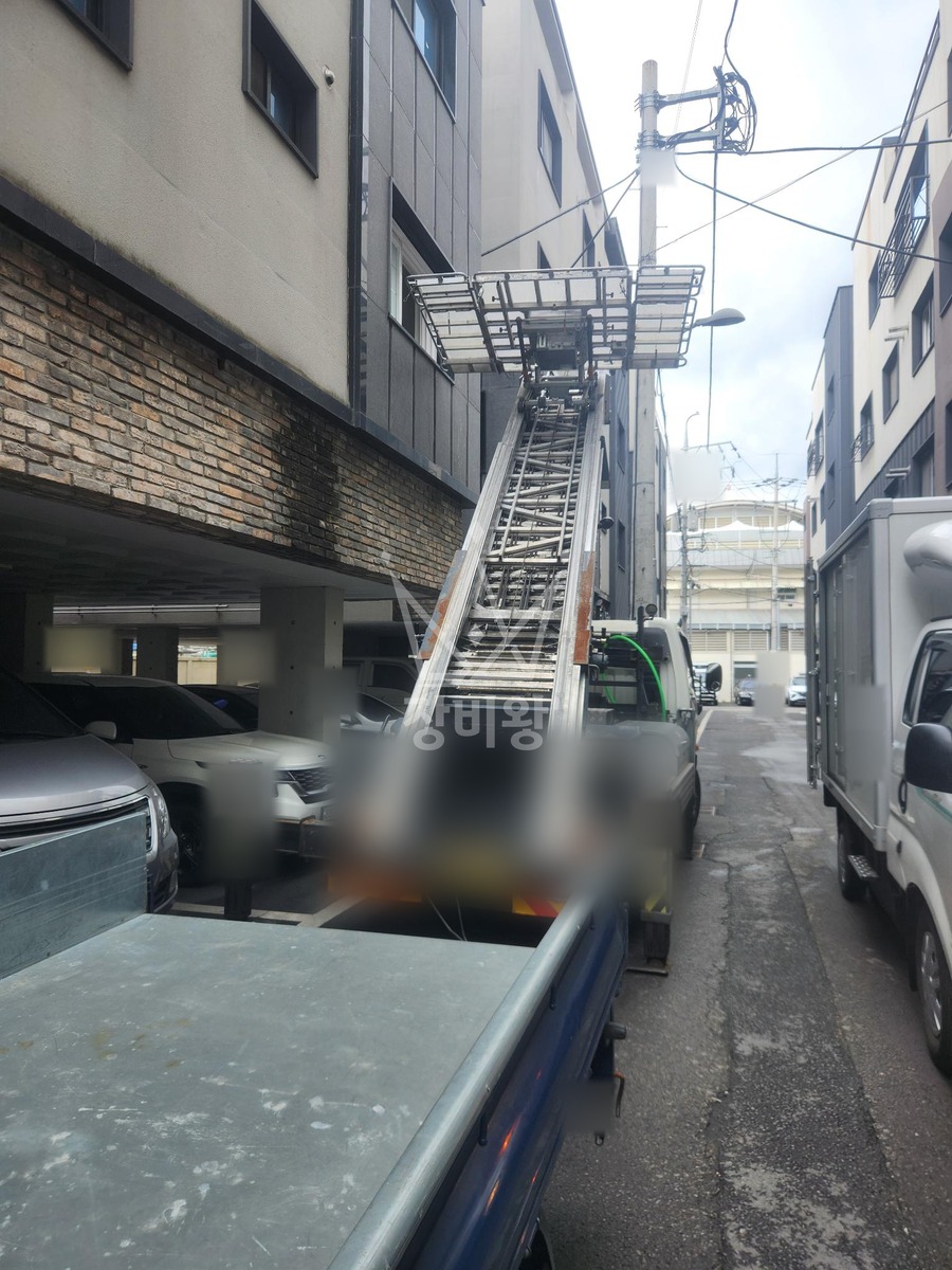 대구 북구 읍내동 2.5톤 사다리차 짐내림 작업사진 1