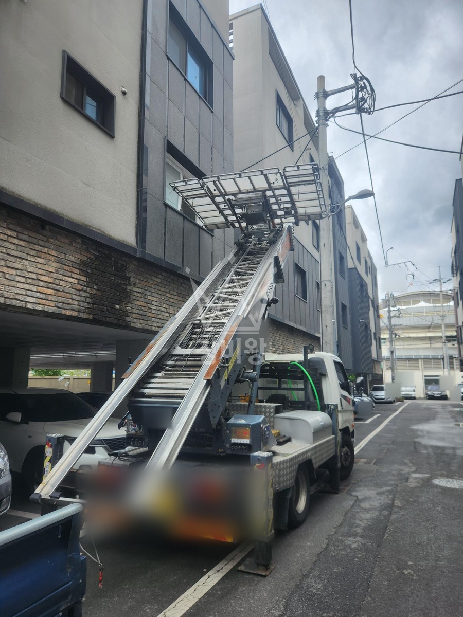 대구 북구 읍내동 2.5톤 사다리차 짐내림 작업사진 2