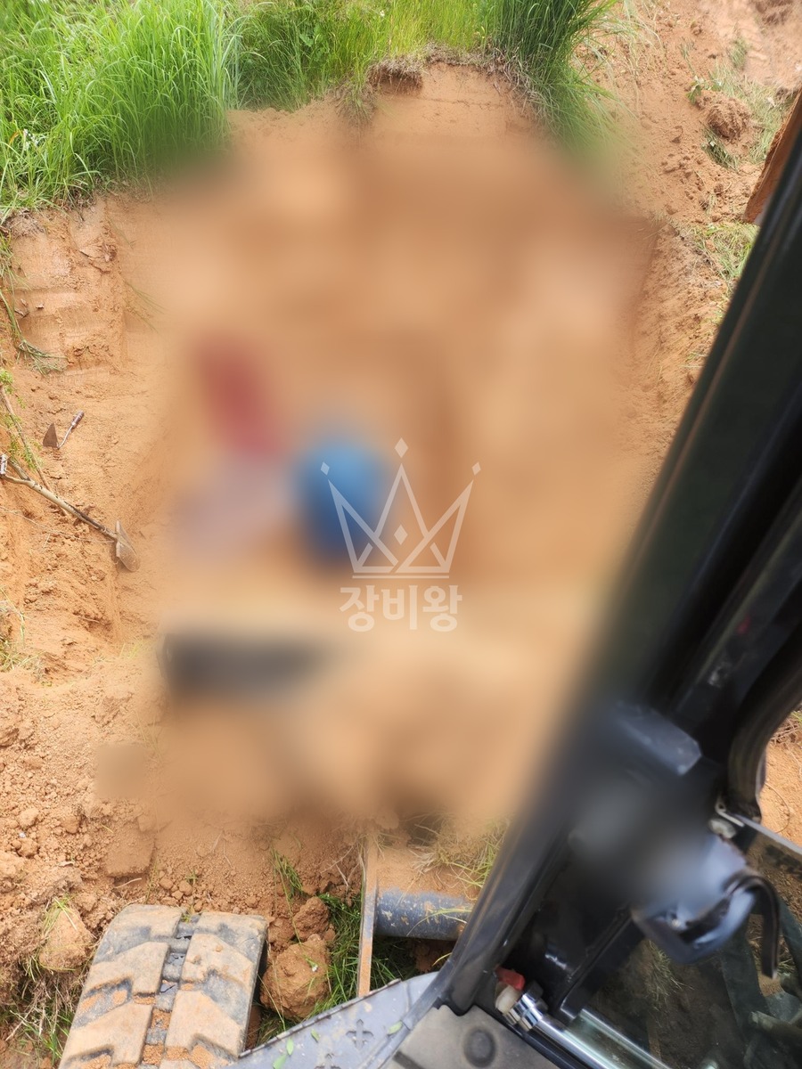충북 청주시 청원구 포크레인(굴착기) 묘지 작업 작업사진 2