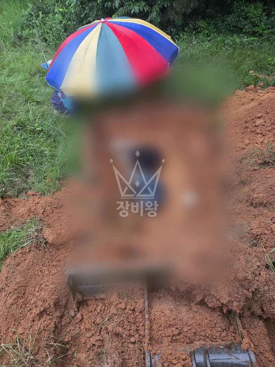 강원 횡성군 서원면 포크레인(굴착기) 묘지 작업 작업사진 2