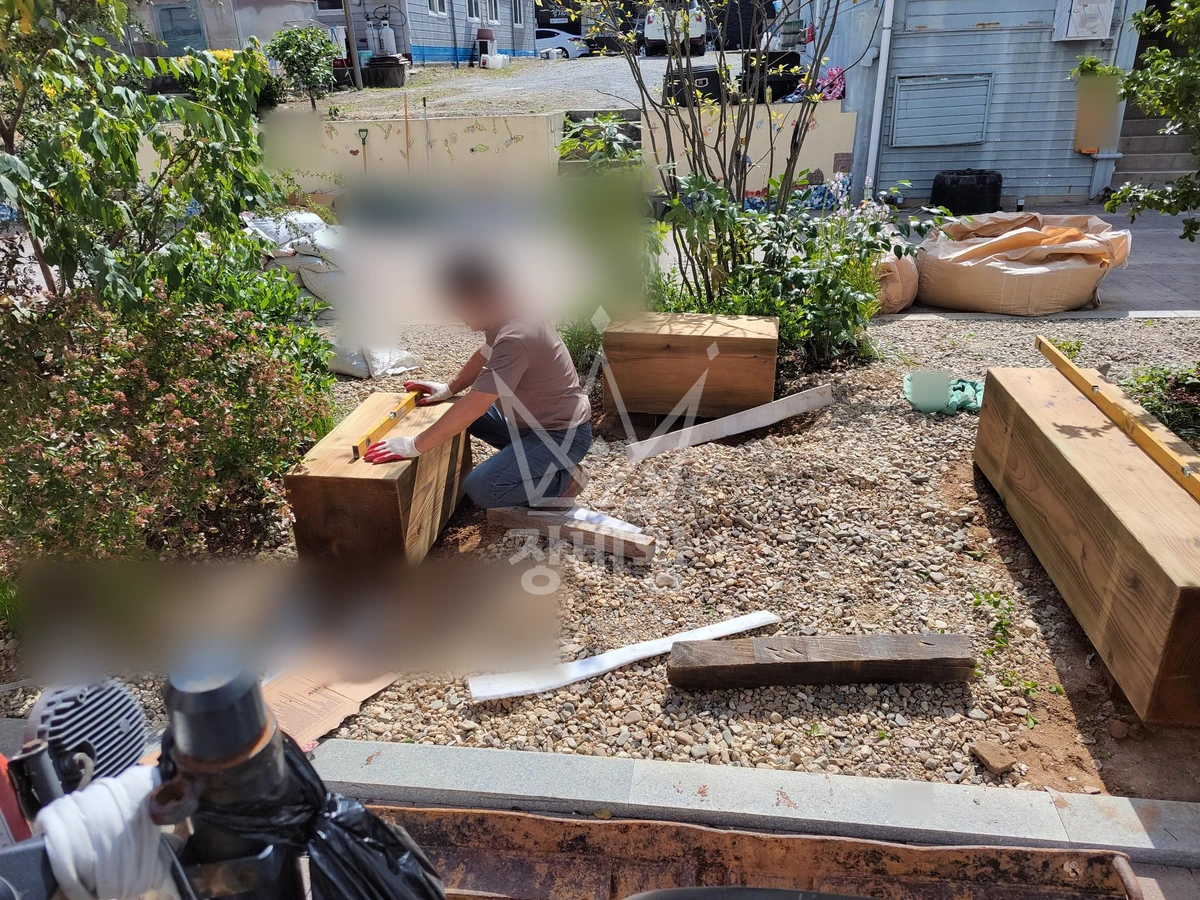 전남광주 여수시 여서동 포크레인(굴착기) 수목식재 작업사진 2