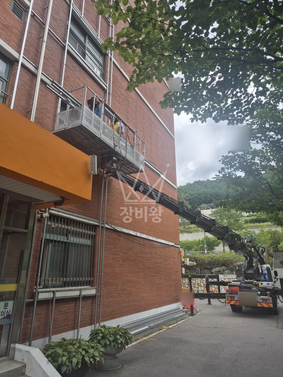 경기 남양주시 평내동 3.5톤 스카이차 외부 인방 안전커버 작업 / 2대작업 작업사진 3