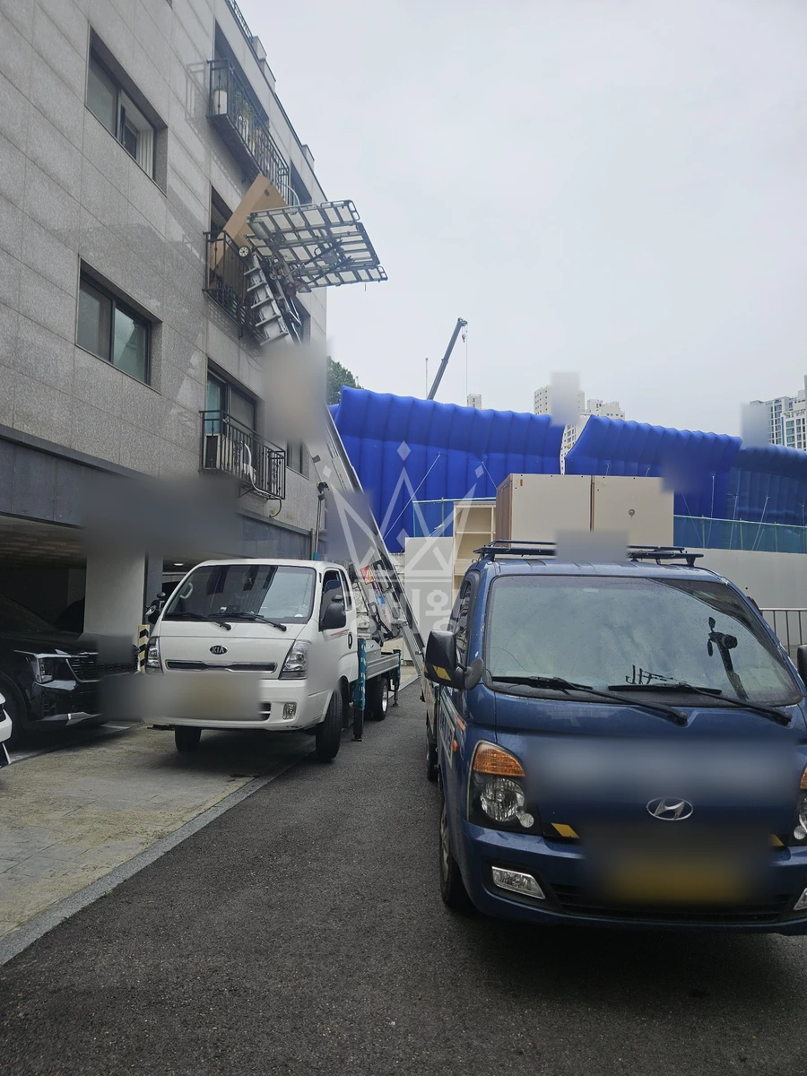 경기 광명시 철산동 1톤 사다리차 3층 이삿짐 내림 작업사진 1