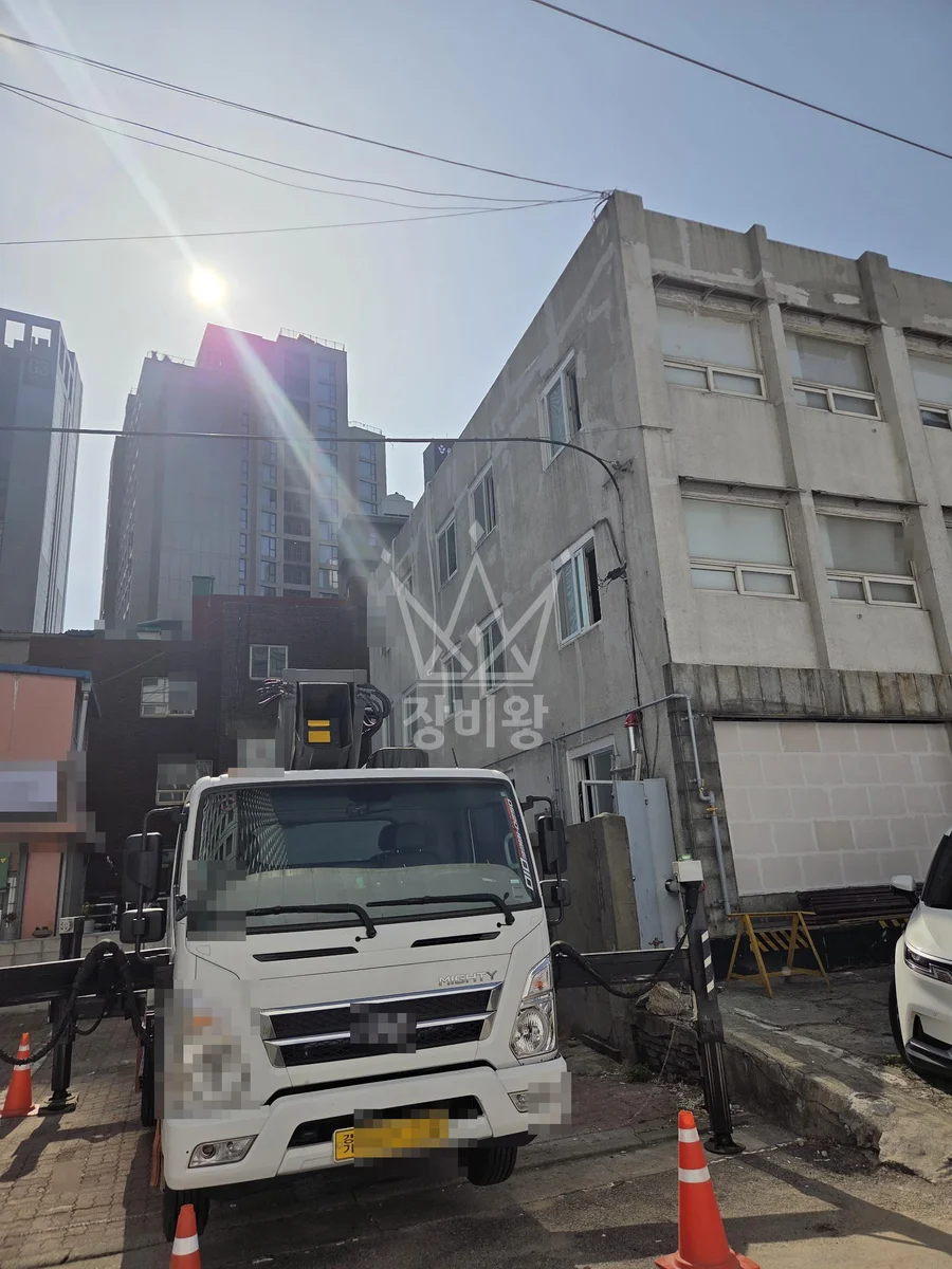 서울 중구 필동1가 3.5톤 스카이차 코킹,페인트 작업사진 1
